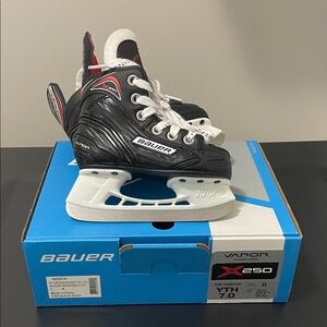 Bauer Vapor X250 Youth Skates in Black and White